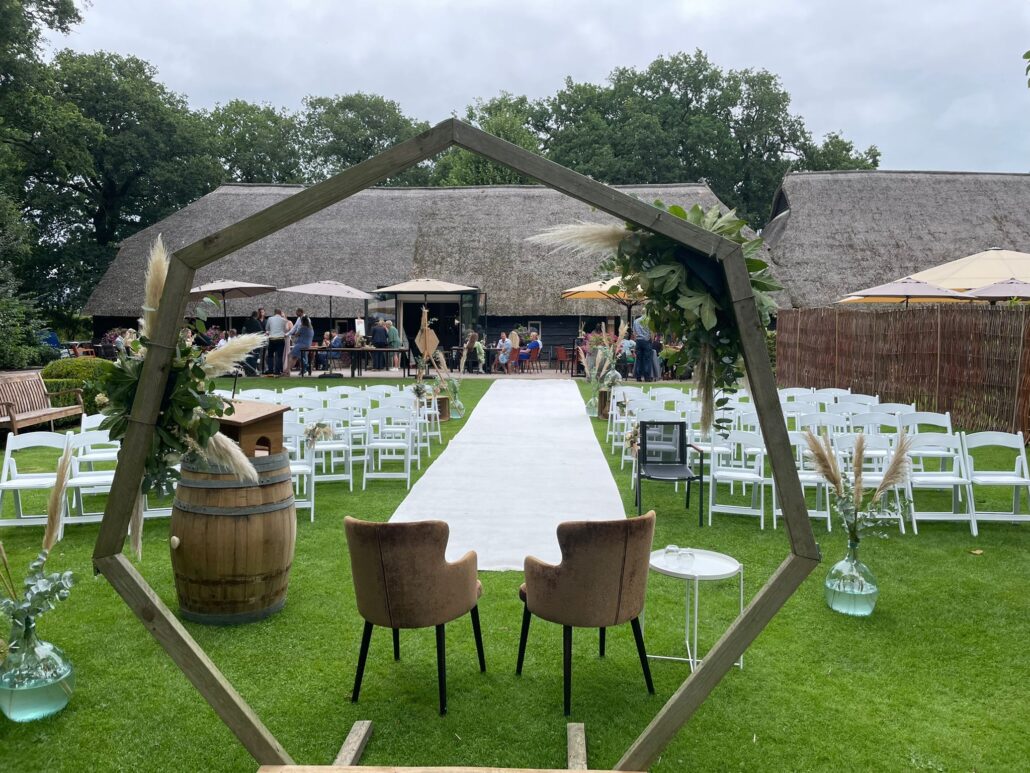 Narline Zuidwolde trouwen in de tuin in Drenthe