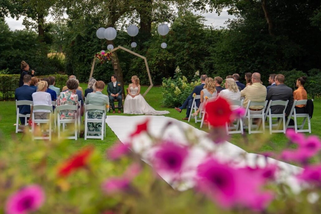 Narline Zuidwolde trouwen in de tuin in Drenthe