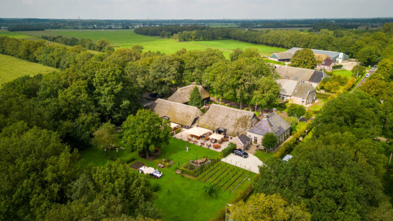 Narline restaurant en terras tuin en pand van boven Zuidwolde Drenthe