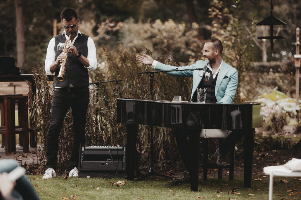 Narline Zuidwolde trouwen in de tuin - live muziek Drenthe
